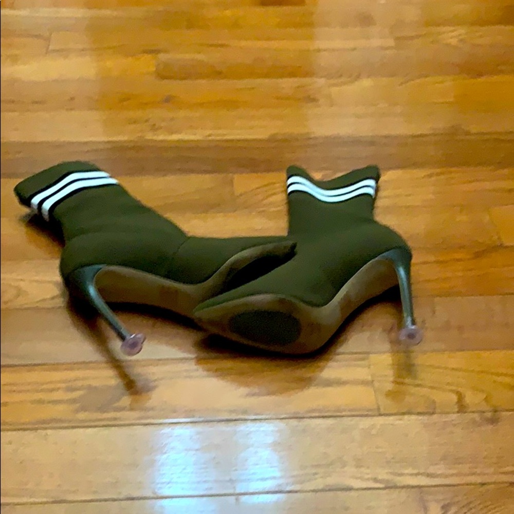 Women’s Booties - Picture 4 of 5